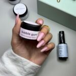 arty_nails_bubble_gum_hands