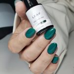 ARTY NAILS TRAJNI LAK 89. LEAF 5 ml (Hema, Di-Hema, TPO free) 3 trajni_lak_leaf_hand_3